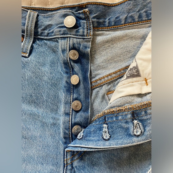 Levi’s Jean Shorts - Picture 2 of 9